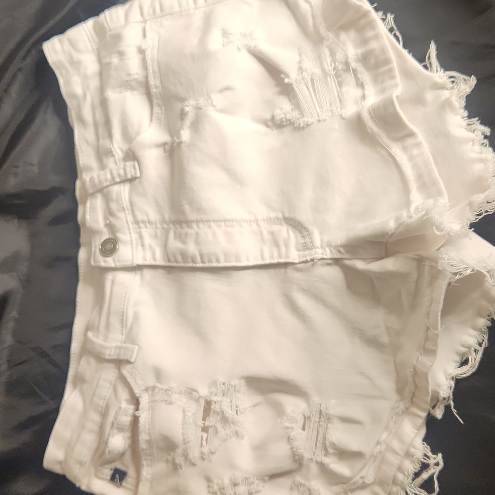 KanCan white distressed frayed hemline denim jean shorts. 30-inch waist